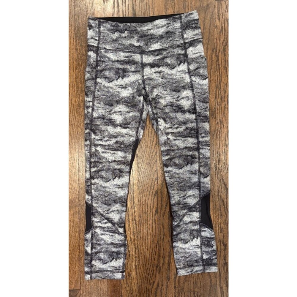 Lululemon Pace Rival Crops Power Spray Jacquard B&W Size 4